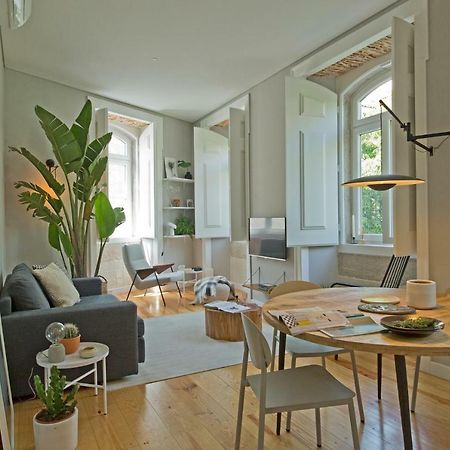 Update Urban Chic Flat In 19Th Century Building 2 Bedrooms & 2 Bathrooms & Ac Central Alfama District Lissabon Buitenkant foto
