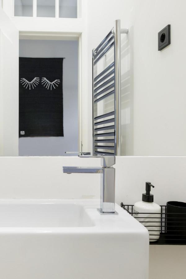 Update Urban Chic Flat In 19Th Century Building 2 Bedrooms & 2 Bathrooms & Ac Central Alfama District Lissabon Buitenkant foto