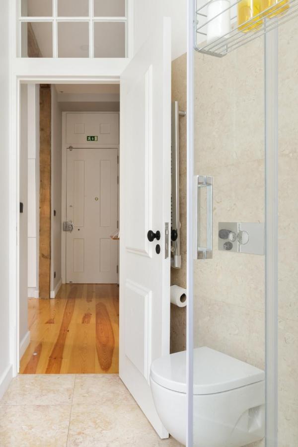 Update Urban Chic Flat In 19Th Century Building 2 Bedrooms & 2 Bathrooms & Ac Central Alfama District Lissabon Buitenkant foto
