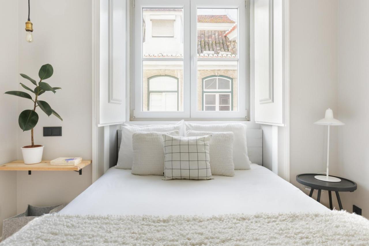 Update Urban Chic Flat In 19Th Century Building 2 Bedrooms & 2 Bathrooms & Ac Central Alfama District Lissabon Buitenkant foto