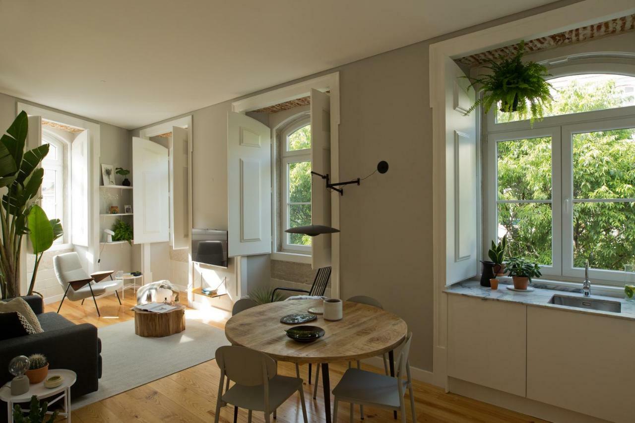 Update Urban Chic Flat In 19Th Century Building 2 Bedrooms & 2 Bathrooms & Ac Central Alfama District Lissabon Buitenkant foto