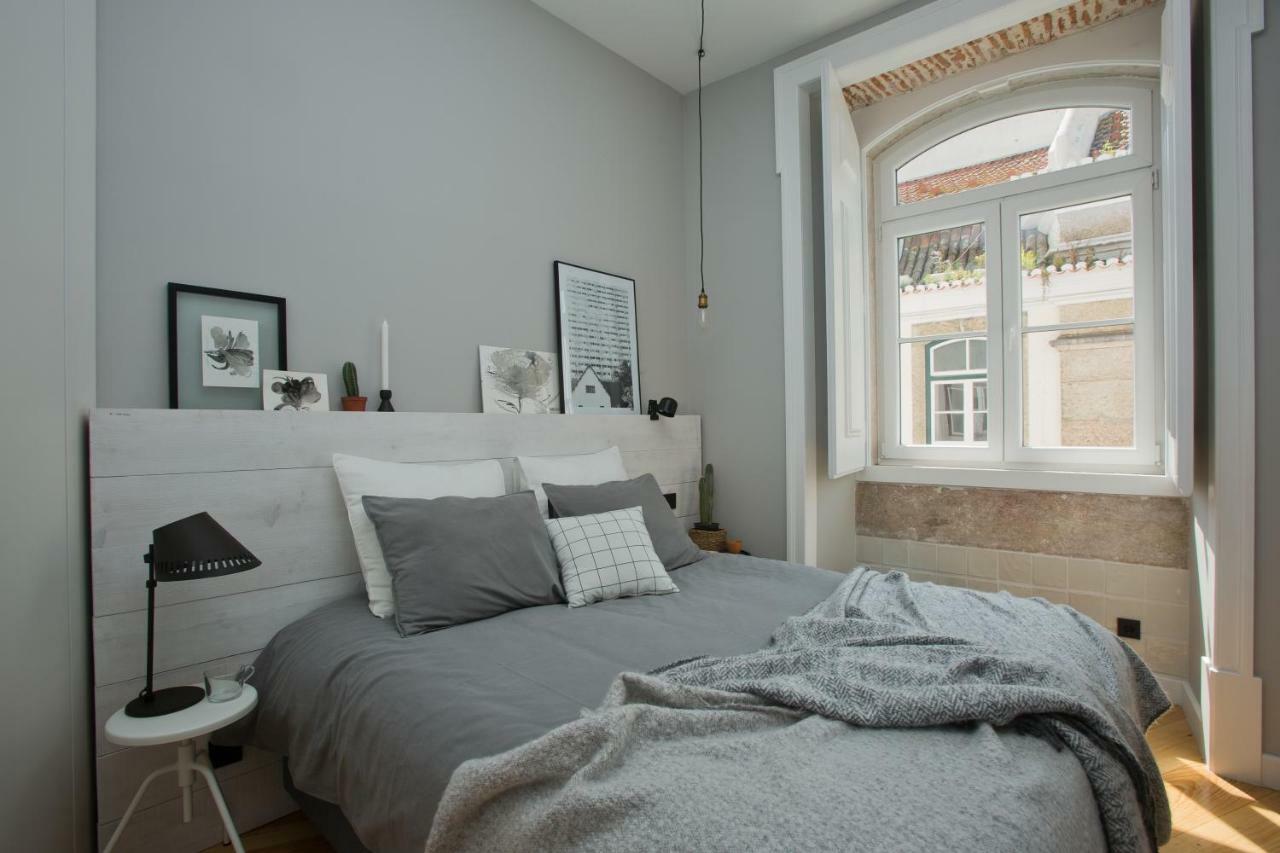 Update Urban Chic Flat In 19Th Century Building 2 Bedrooms & 2 Bathrooms & Ac Central Alfama District Lissabon Buitenkant foto