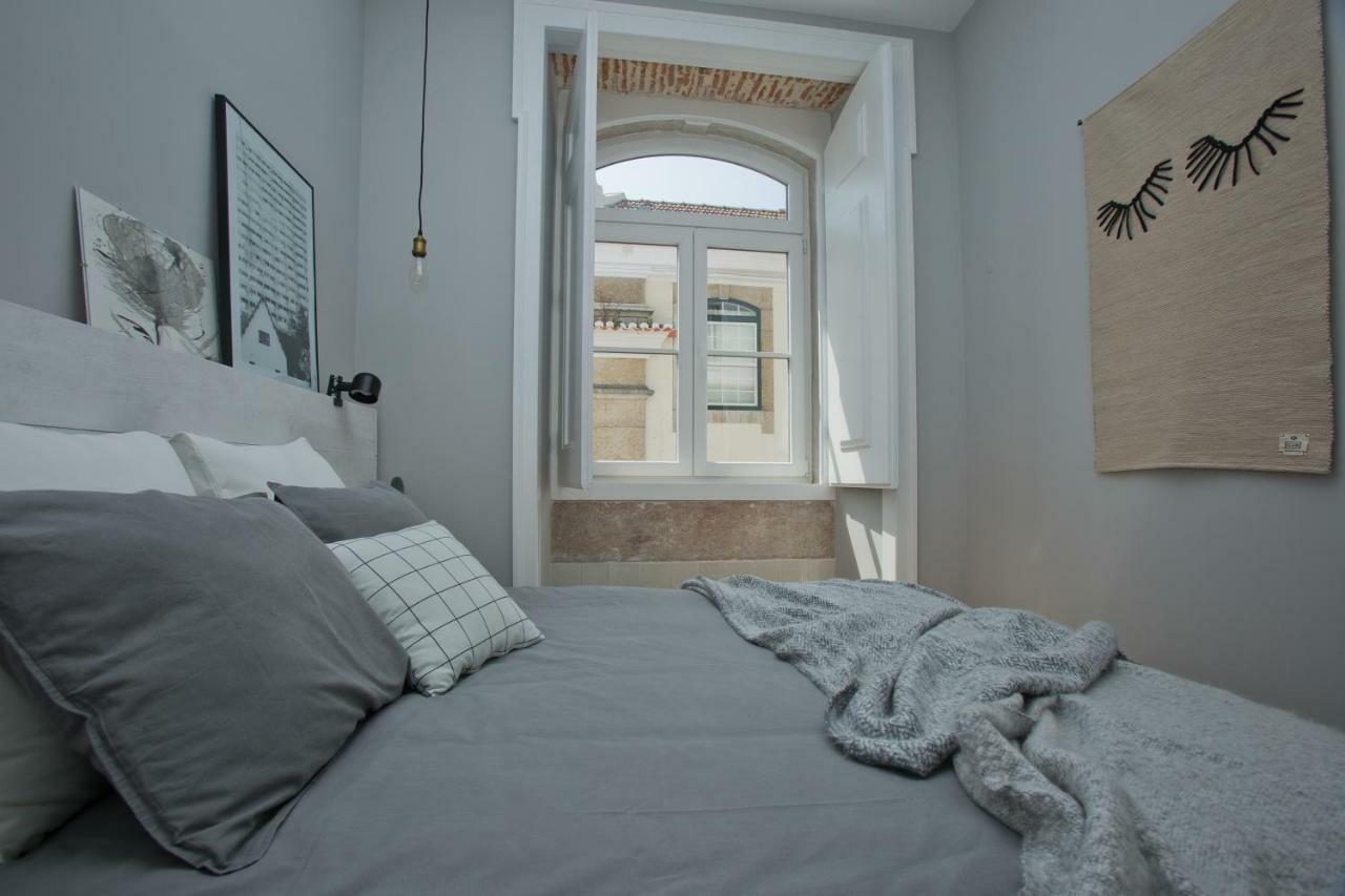 Update Urban Chic Flat In 19Th Century Building 2 Bedrooms & 2 Bathrooms & Ac Central Alfama District Lissabon Buitenkant foto