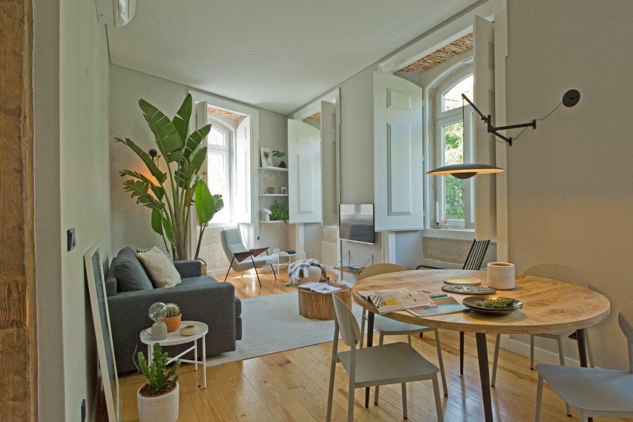 Update Urban Chic Flat In 19Th Century Building 2 Bedrooms & 2 Bathrooms & Ac Central Alfama District Lissabon Buitenkant foto
