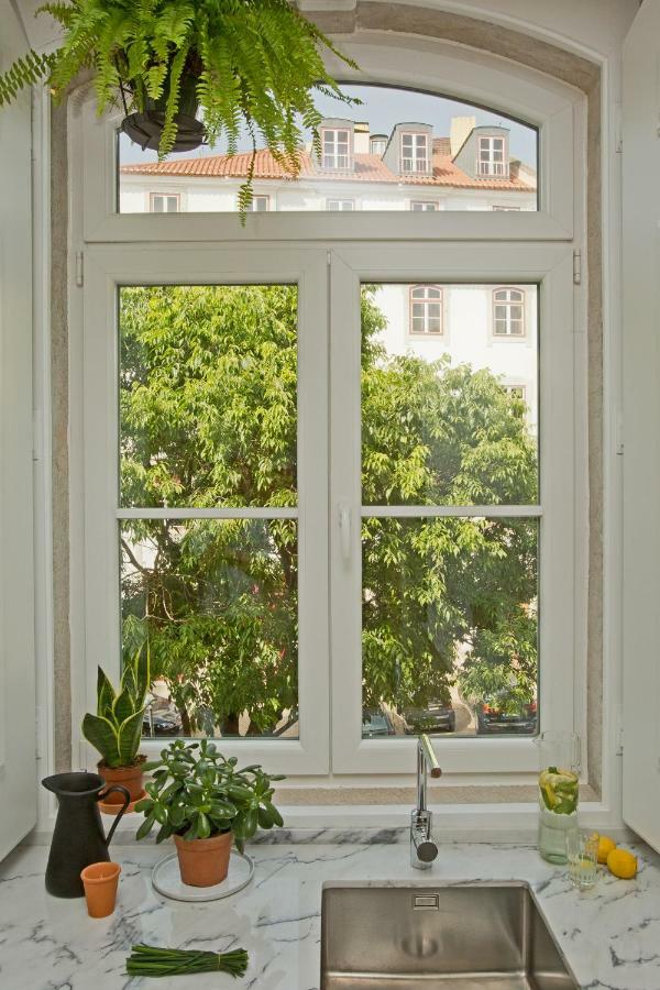 Update Urban Chic Flat In 19Th Century Building 2 Bedrooms & 2 Bathrooms & Ac Central Alfama District Lissabon Buitenkant foto