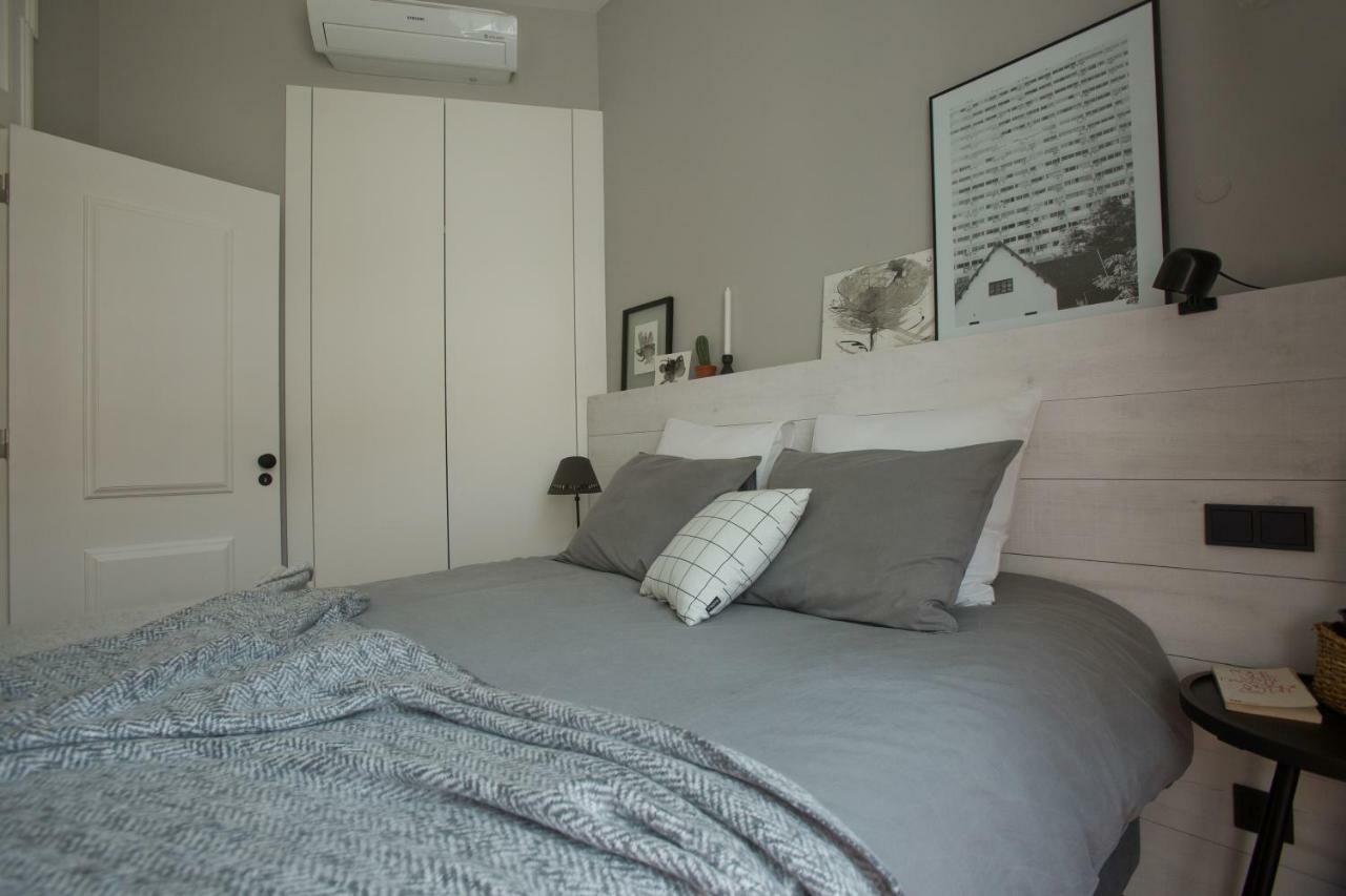 Update Urban Chic Flat In 19Th Century Building 2 Bedrooms & 2 Bathrooms & Ac Central Alfama District Lissabon Buitenkant foto
